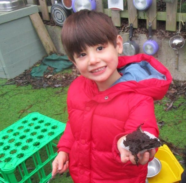 kids-at-rugby-nursery-get-hands-dirty-during-first-forest-school